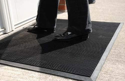 Tapete resistente para entrada al aire libre con punta de hule, Negro, 16" x 24"