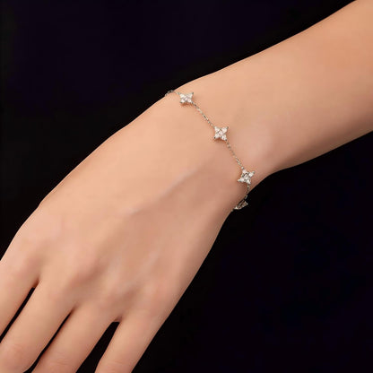 Xyphielle Pulsera de Trébol de la Suerte Color Plata para Mujer, Joyería para Mujer Regalo para Novia Esposa Mamá, Elegante para San Valentín Navidad Aniversario Cumpleaños