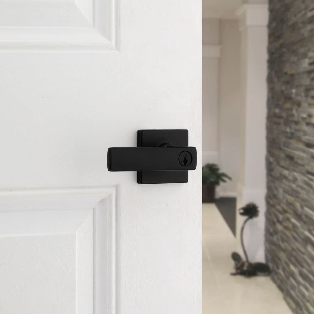 Kwikset - Manija de puerta de entrada Breton con cerradura y llave, palanca reversible con llave segura, para entrada frontal y dormitorios, negro mate, resistente a la púa Smartkey Rekey Security y