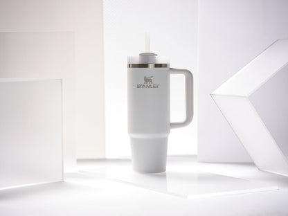 STANLEY - Vaso con asa y pajita de 30 onzas, tapa Flowstate de 3 posiciones, compatible para viajes, vaso de acero inoxidable aislado, sin BPA, escarcha