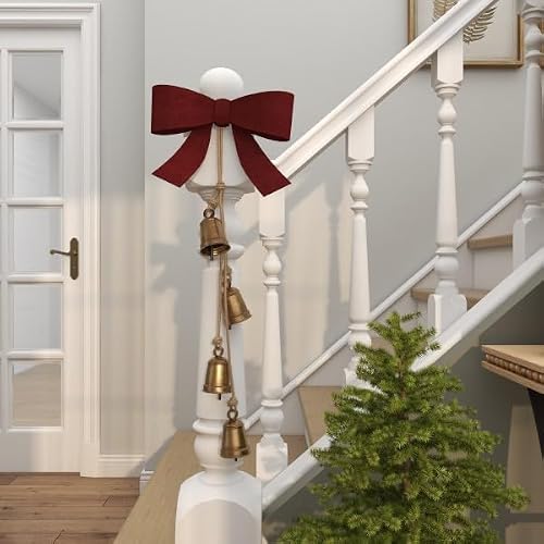 Deco 79 - Campanas Decorativas de Vaca de Metal Hechas a Mano con 4 Campanas en Yute para Colgar, 4 x 3 x 29 Pulgadas, Dorado