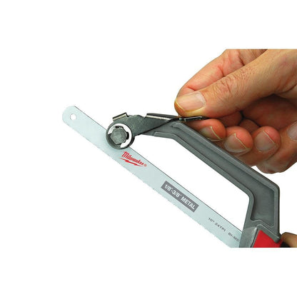 Milwaukee 48-22-0012 Sierra compacta operada a mano con cambio de hoja sin herramientas (hoja de 10 pulgadas incluida)