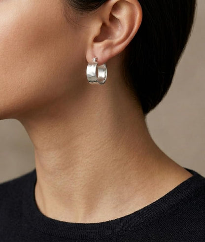 Nine West - arete de aro pequeños de plata para mujer