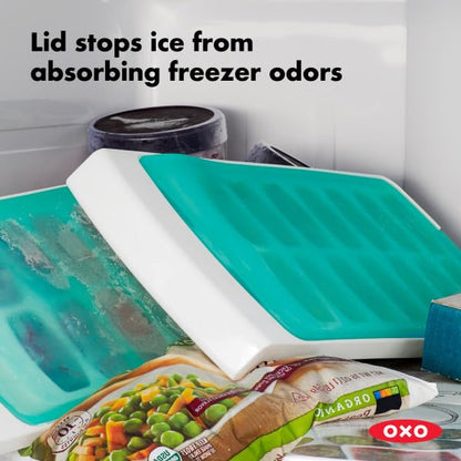 OXO Good Grips No-Spill bandeja de cubitos de hielo con tapa de silicona, Bandeja de hielo, Blanco/Azul, 8.8-Ounce, 1