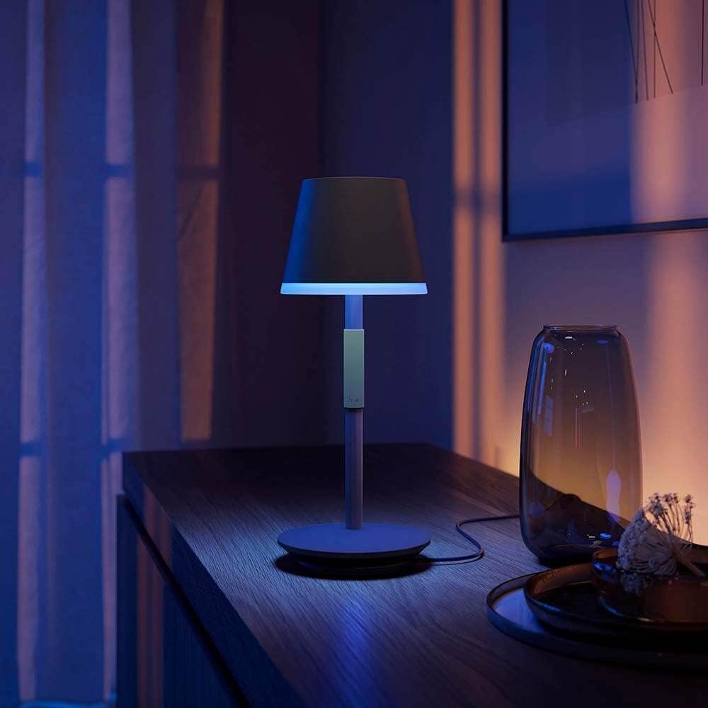 Philips Hue Lámpara Inteligente Portable de mesa luz multicolor adpta para cualquier espacio de tu hogar y compatible con Alexa