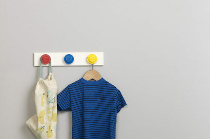 Room Copenhagen - Lego - Perchero de pared con 3 ganchos para colgar abrigos, mochilas, sombreros, decoración perfecta para la habitación de Lego para niños, varios colores, rojo, azul, amarillo