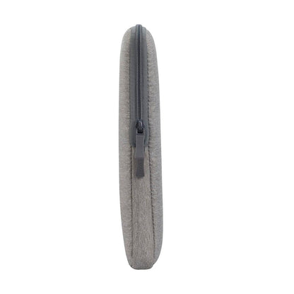 Rivacase 7705 Elegante Funda Gris para Laptop hasta 15.6". Fabricada con RPET Ecológico Reciclado, Resistente al Agua, Doble Cierre, Protección contra Golpes Accidentales Colección Suzuka