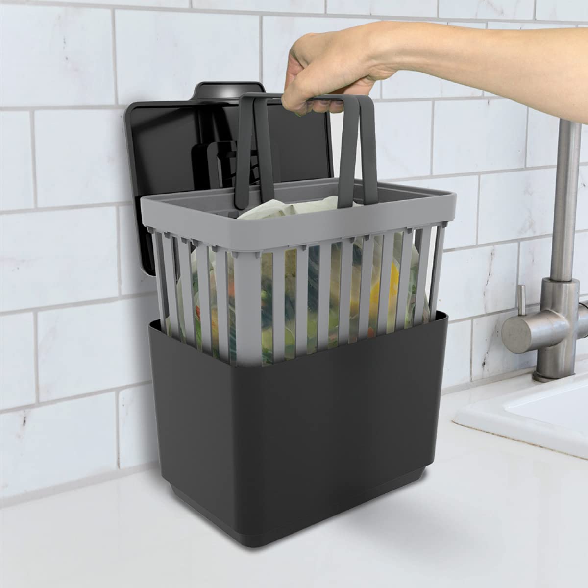 Glad Contenedor de Compost para Cocina, 1.5 galones | Contenedor de plástico con Cesta Interior extraíble, Soporte de Almacenamiento para Bolsas y filtros de Bloqueo de olores de Carbono, Gris
