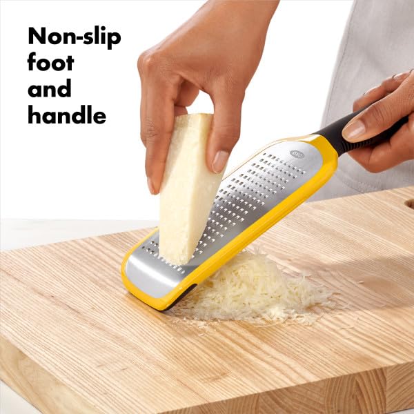 Oxo 11215900 Rallador para Verduras Acero Ama/Negro | Cubierta a presión, agarre antideslizante, zester, ideal para rallar parmeseano, queso, chocolate, nuez moscada