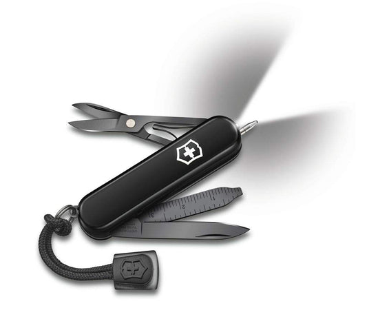 Victorinox Signature Lite Onyx Black, 8 Usos | Herramienta compacta para uso diario con tijeras, luz LED y acabado monocromático. Ideal para llaveros. Hecho en Suiza