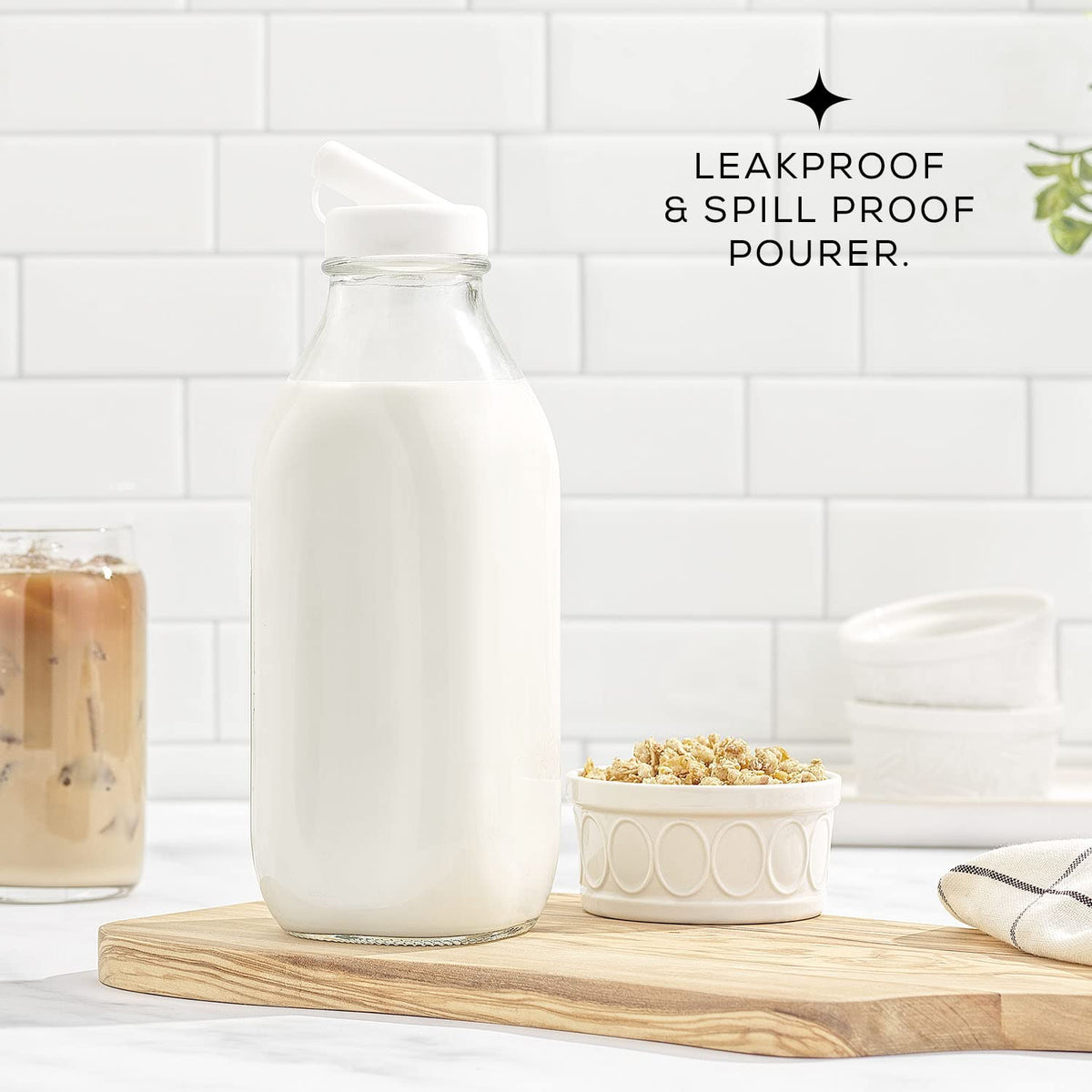 JoyJolt - Botellas de leche de vidrio con tapas y vertedor, 32 onzas, paquete de 3 botellas de vidrio herméticas resistentes y reutilizables, a prueba de fugas, sin BPA, grado alimenticio, apto para