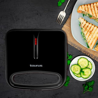 TAURUS COSMOS | Sandwichera antiadherente | Práctica y compacta | 2 sandwiches | 750 W | Indicadores luminosos de encendido y apagado | Seguro de cierre | Enrolla cable | Negro