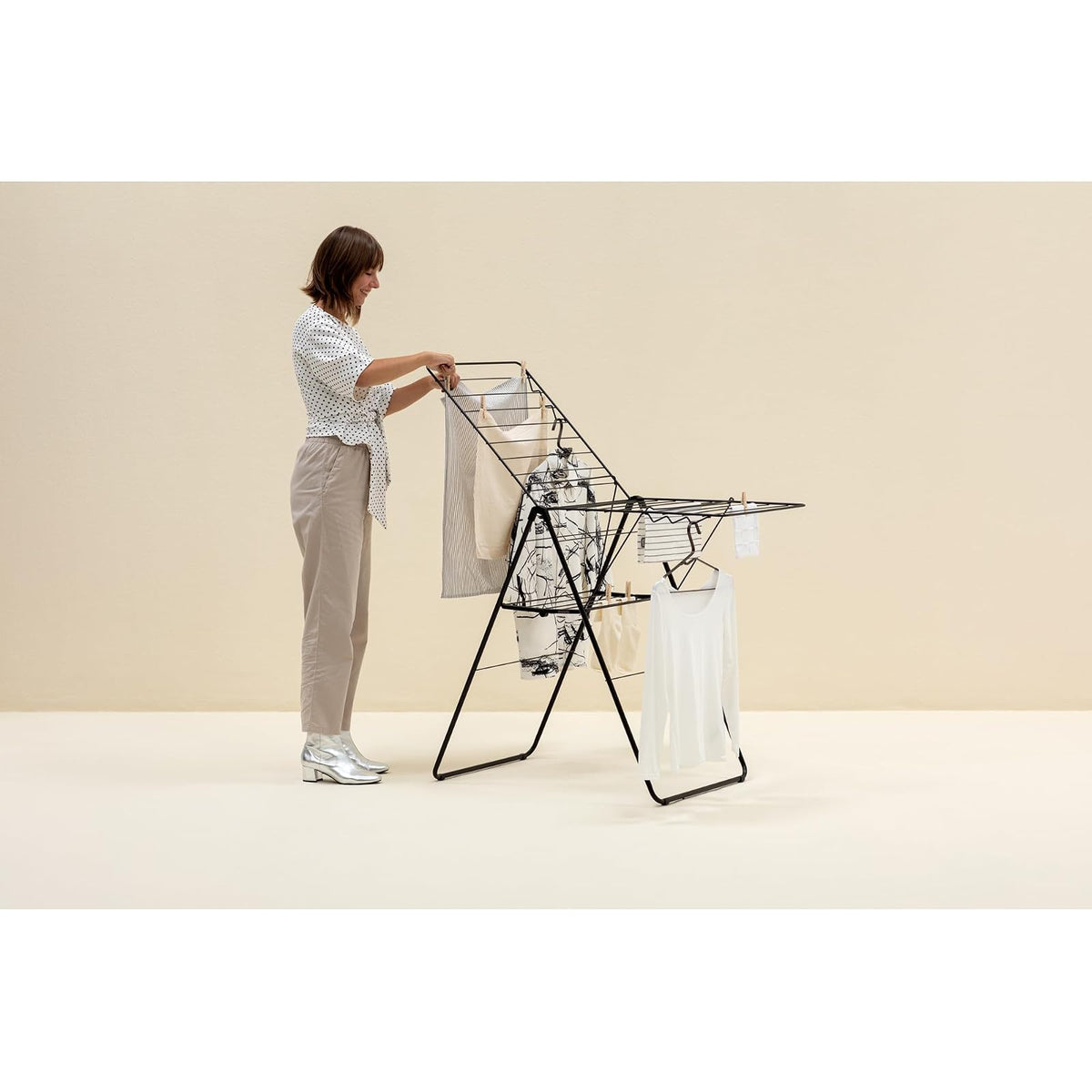 BRABANTIA | Tendedero de Secado para Ropa | Negro Mate | 20 m de Secado | Plegable y Resistente