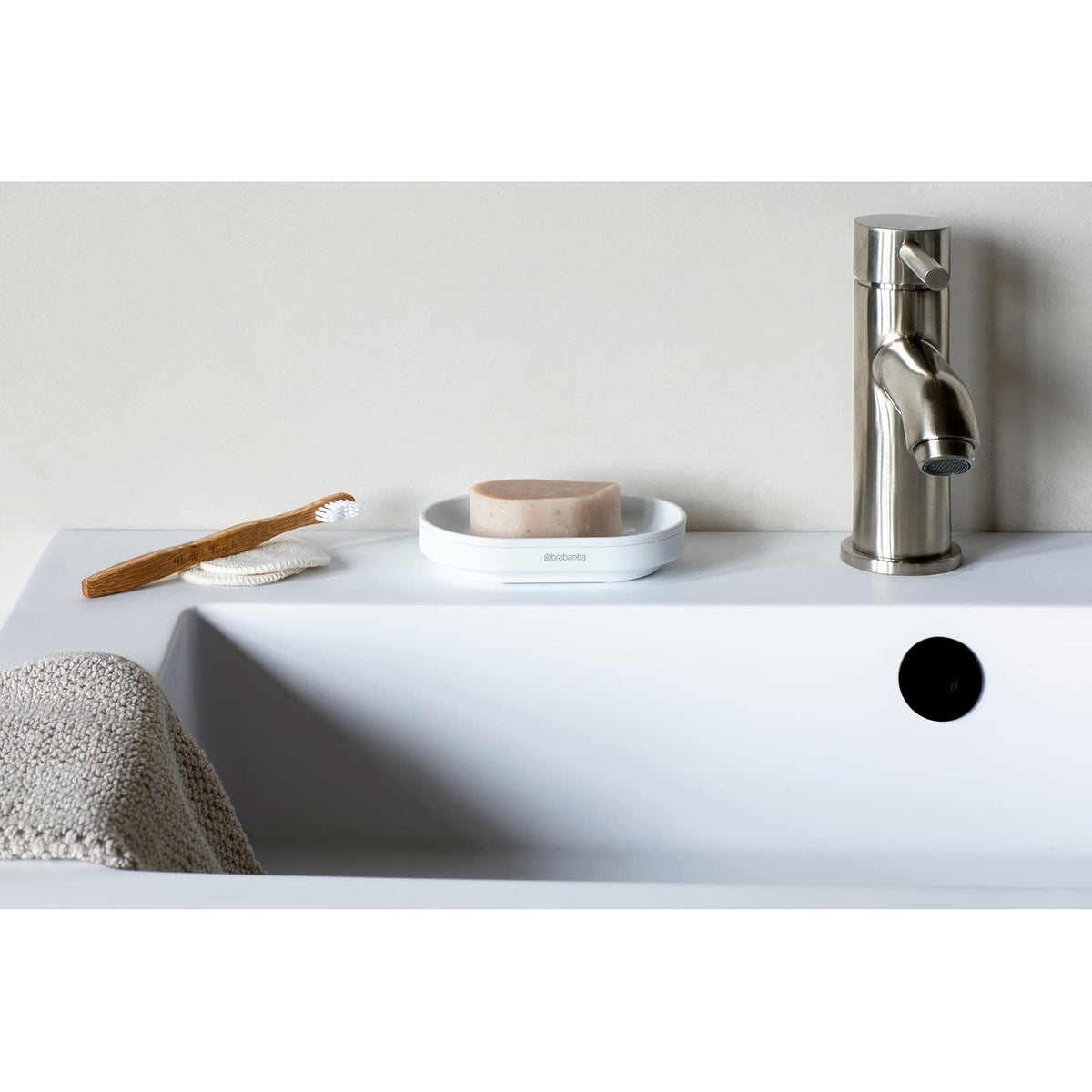 Brabantia Mindset Jabonera (mineral blanco fresco) de metal antioxidante, soporte antideslizante para bandeja de jabón para baño, ducha, fregadero de cocina