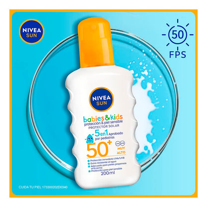 NIVEA SUN KIDS Protector Solar Corporal Protect & Sensitive (200 ml), Loción Solar en Spray No Grasosa ni Pegajosa Ideal para la Piel Sensible de los Niños Fps 50+ Resistente al Agua