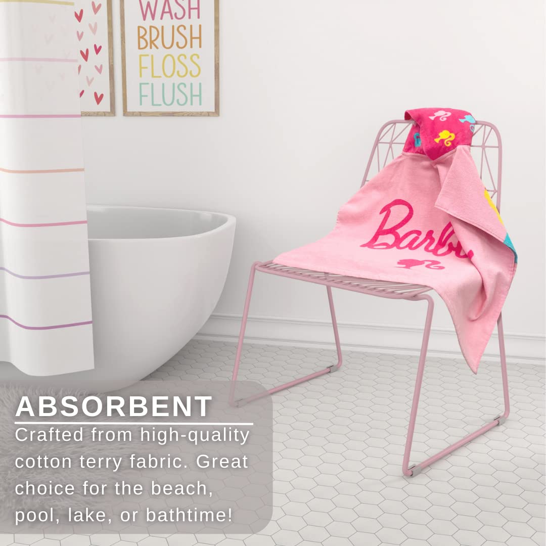 Franco Barbie - Poncho de Toalla con Capucha para niños, Playa, Piscina, baño, Campamento, 24 x 22 Pulgadas, Cubierta de algodón Absorbente, (Producto 100% Oficial de Barbie), Talla L