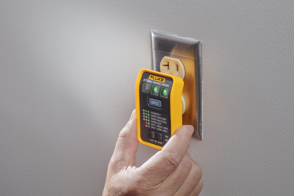 Fluke ST120+ Probador de Tomacorrientes Detector de Voltaje con GFCI y Beeper Verifica Conexiones Detecta 6 Fallas Comunes Mide 110‑125 V AC Categoría Cat  III 300 V