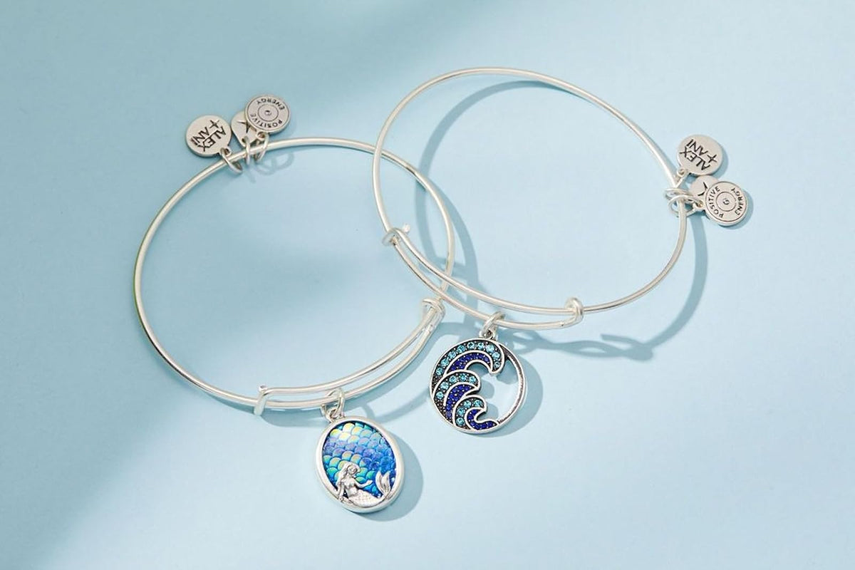 Alex and Ani - Pulsera con dije de onda, camino de los símbolos, acabado en plata argentium brillante, 2 a 3.5 pulgadas, Una talla, Latón, Sin gemas.