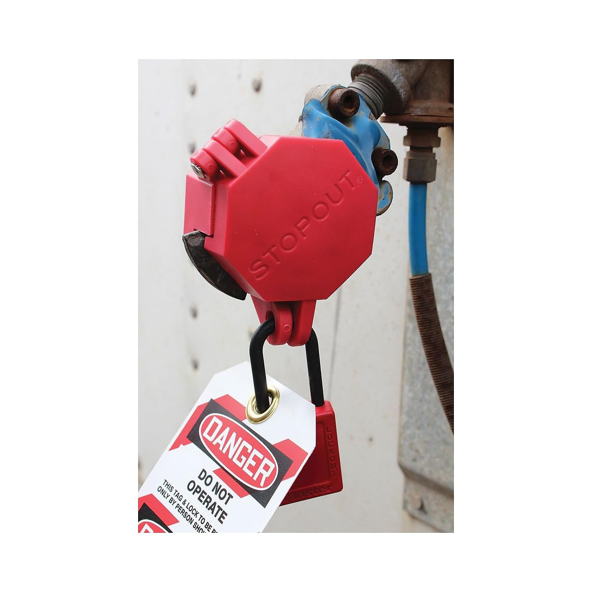 Accuform KDD477 STOPOUT - Bloqueo de mano Glad, bloquea el acceso a la conexión de la línea de aire, plástico con pasador de bisagra de acero recubierto de zinc, rojo