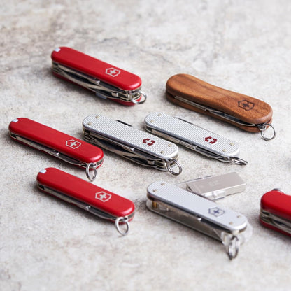 Victorinox Navaja Jetseller, 7 Usos, Roja | Navaja suiza, báscula duradera, EDC compacta, viajes y actividades al aire libre