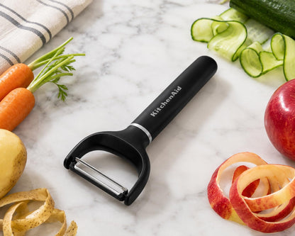 KitchenAid Pelador en Y, Hoja Recta de Acero Inoxidable, Mango Ergonómico Negro