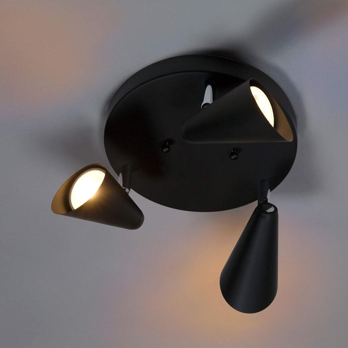 ILLUX Lámpara de Techo Triple Spot Dirigible Negro Mate con 3 Focos LED 3x6W Luz Cálida 2700K 500lm Interior TR-2407.NKT27