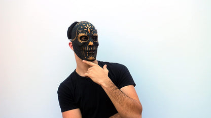 Ghoulish Productions Golden Carving Catrina, Máscara de Catrina Elegante Color Negro y Dorado, Disfraz de Calavera Moderna de Urban Masks Ideal para Día de Muertos y Halloween