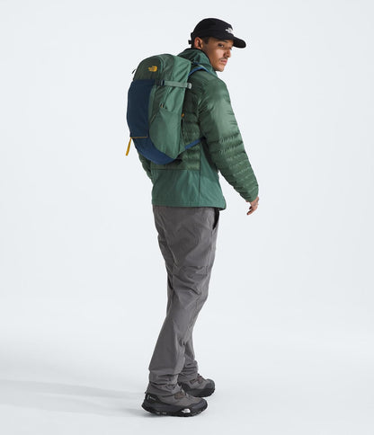 THE NORTH FACE - Mochila de 24 litros con cubierta para lluvia, sin PFAS