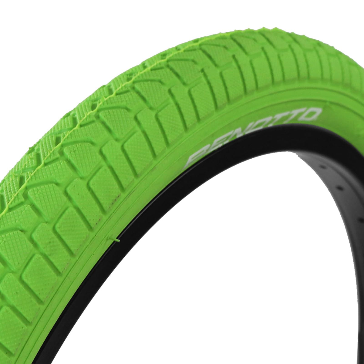 Llanta Benotto 20 x 2.125 | Freestyle/BMX | Verde con Letra Blanca | Modelo P707 | Resistente y Duradera