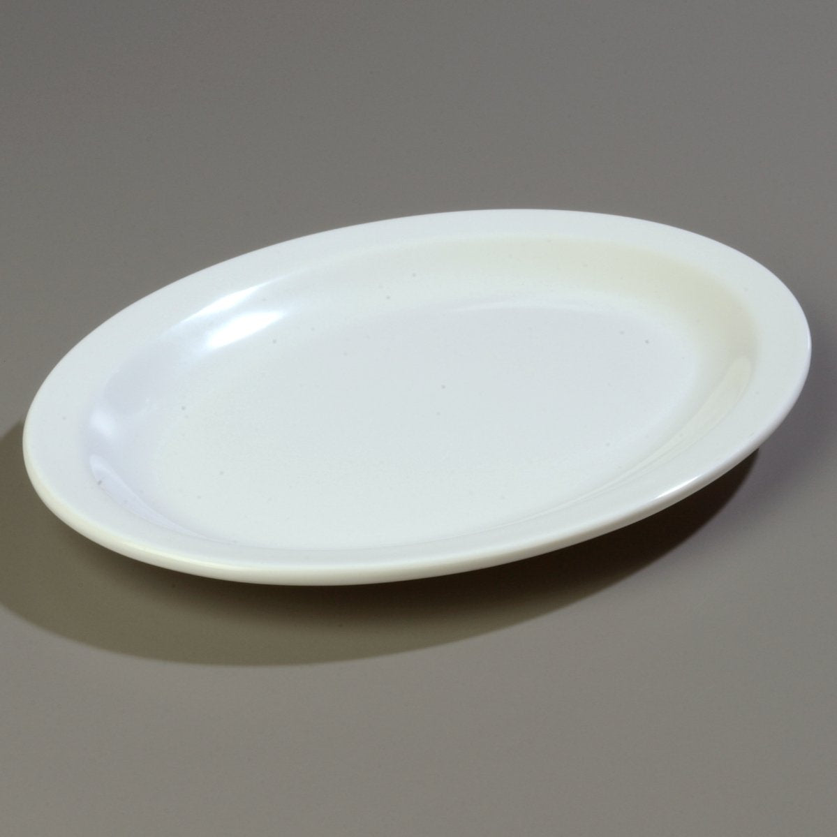 Carlisle FoodService Products Kingline Bandeja ovalada de plástico ovalada para el hogar y el restaurante, melamina, 12 x 9 pulgadas, color blanco (paquete de 12)