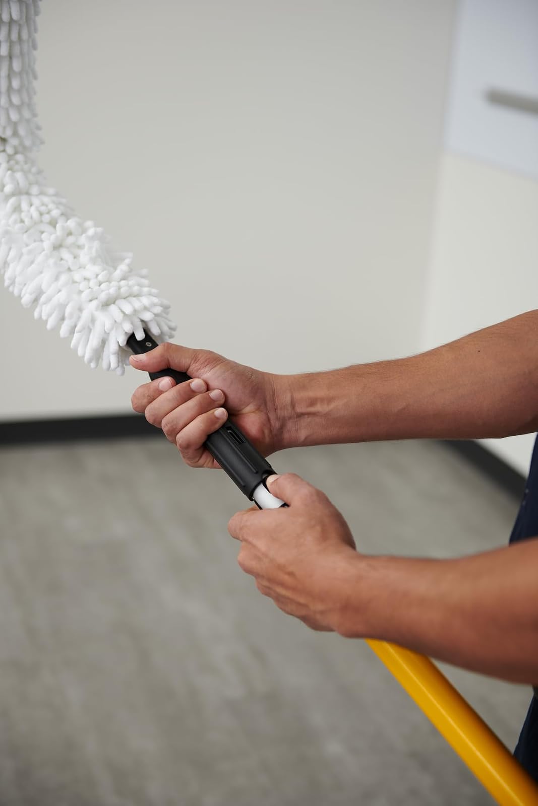Rubbermaid Commercial Products HYGEN - Varita flexible de conexión rápida con funda de microfibra, color blanco | Funda de microfibra para zonas de difícil acceso, compatible con sistema HYGEN, color blanco