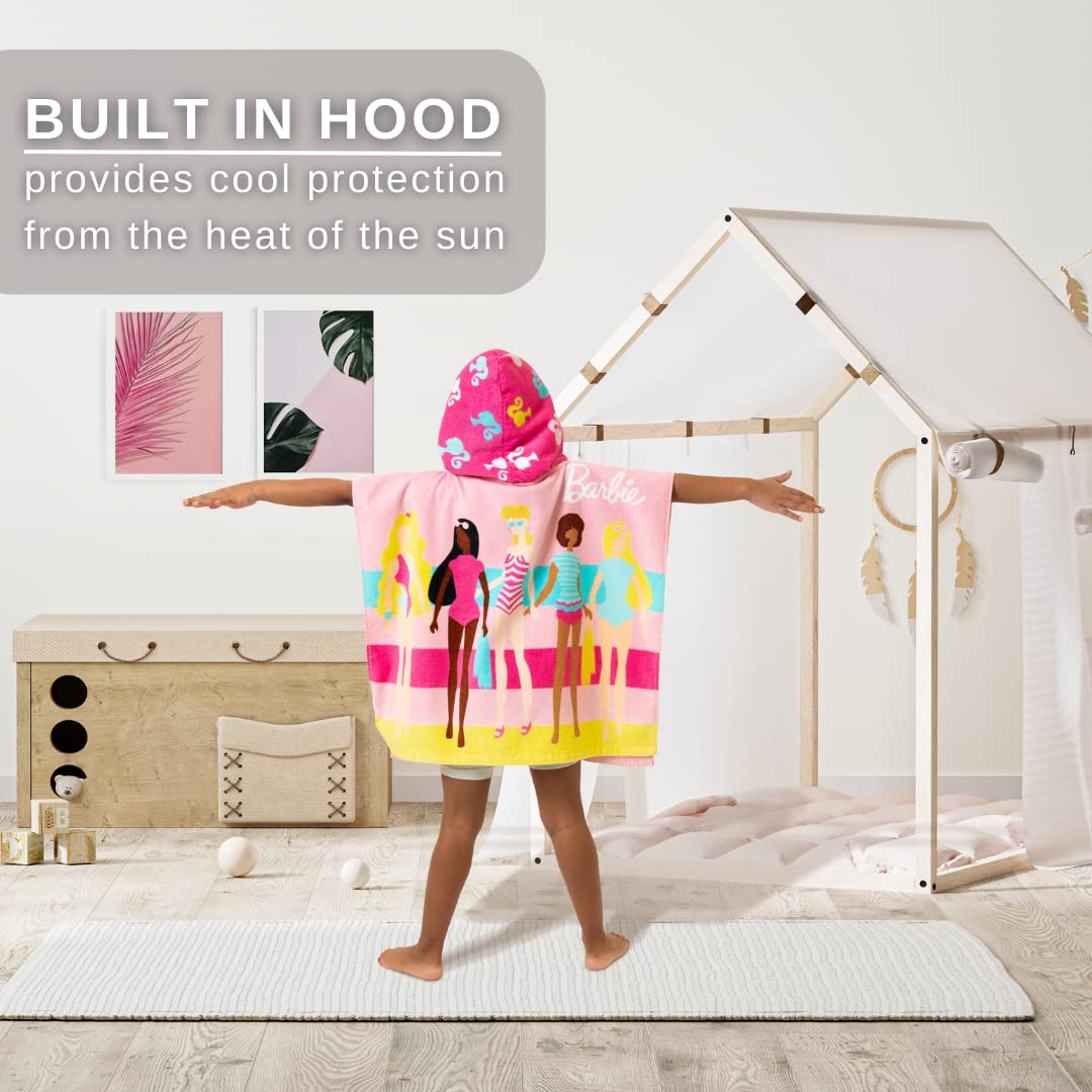 Franco Barbie - Poncho de Toalla con Capucha para niños, Playa, Piscina, baño, Campamento, 24 x 22 Pulgadas, Cubierta de algodón Absorbente, (Producto 100% Oficial de Barbie), Talla L