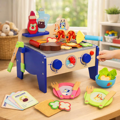 Bluey 8th Wonder - Juego de Juguetes de Madera para Ensalada y Parrilla de Barbacoa, Juego de 33 Piezas, con Pinzas, Alimentos y 6 Tarjetas de Receta, Juguetes de Cocina para niños a Partir de 3 años