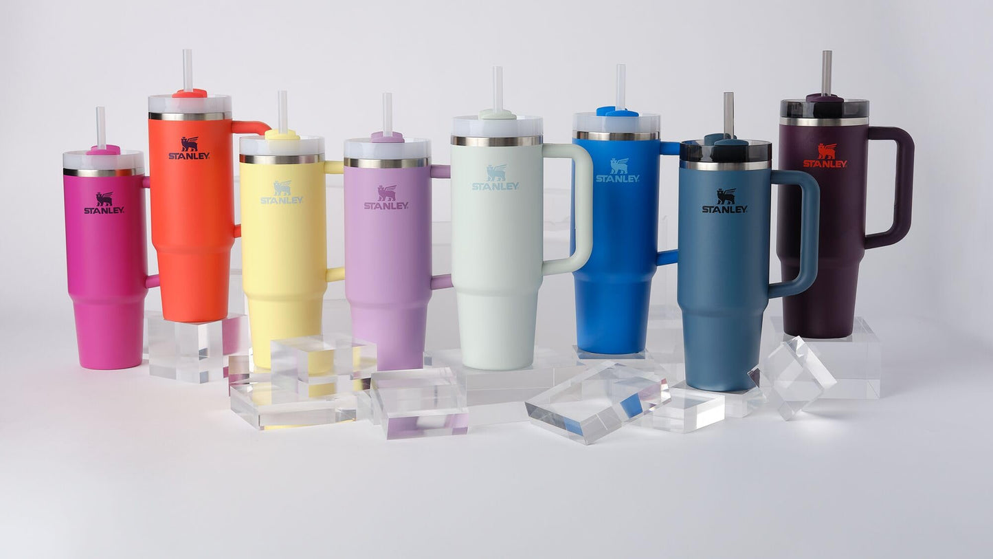 Stanley Quencher H2.0 FlowState - Vaso de acero inoxidable aislado al vacío con tapa y popote para agua, té helado, café, licuados y más, ciruela, 890 ml.