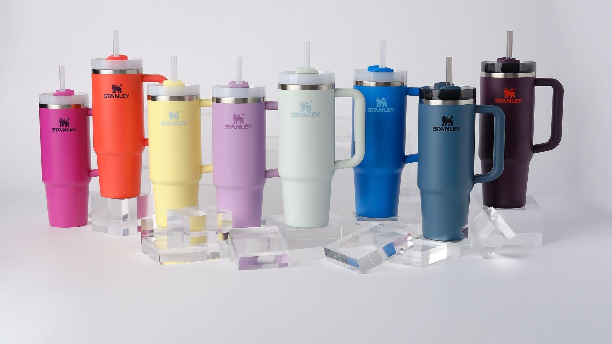 Stanley Quencher H2.0 FlowState - Vaso de acero inoxidable aislado al vacío con tapa y popote para agua, té helado, café, licuados y más, ciruela, 890 ml.