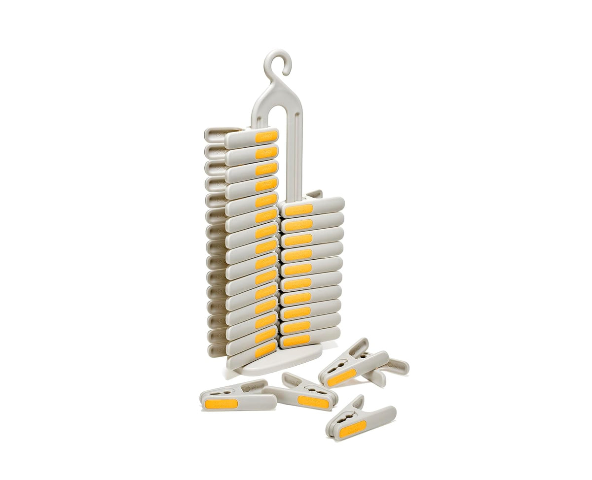 Joseph Joseph PegStore - Juego de 30 Pines para Ropa con Soporte de Almacenamiento, plástico Reciclado Duradero y Resistente a los Rayos UV para tendedero