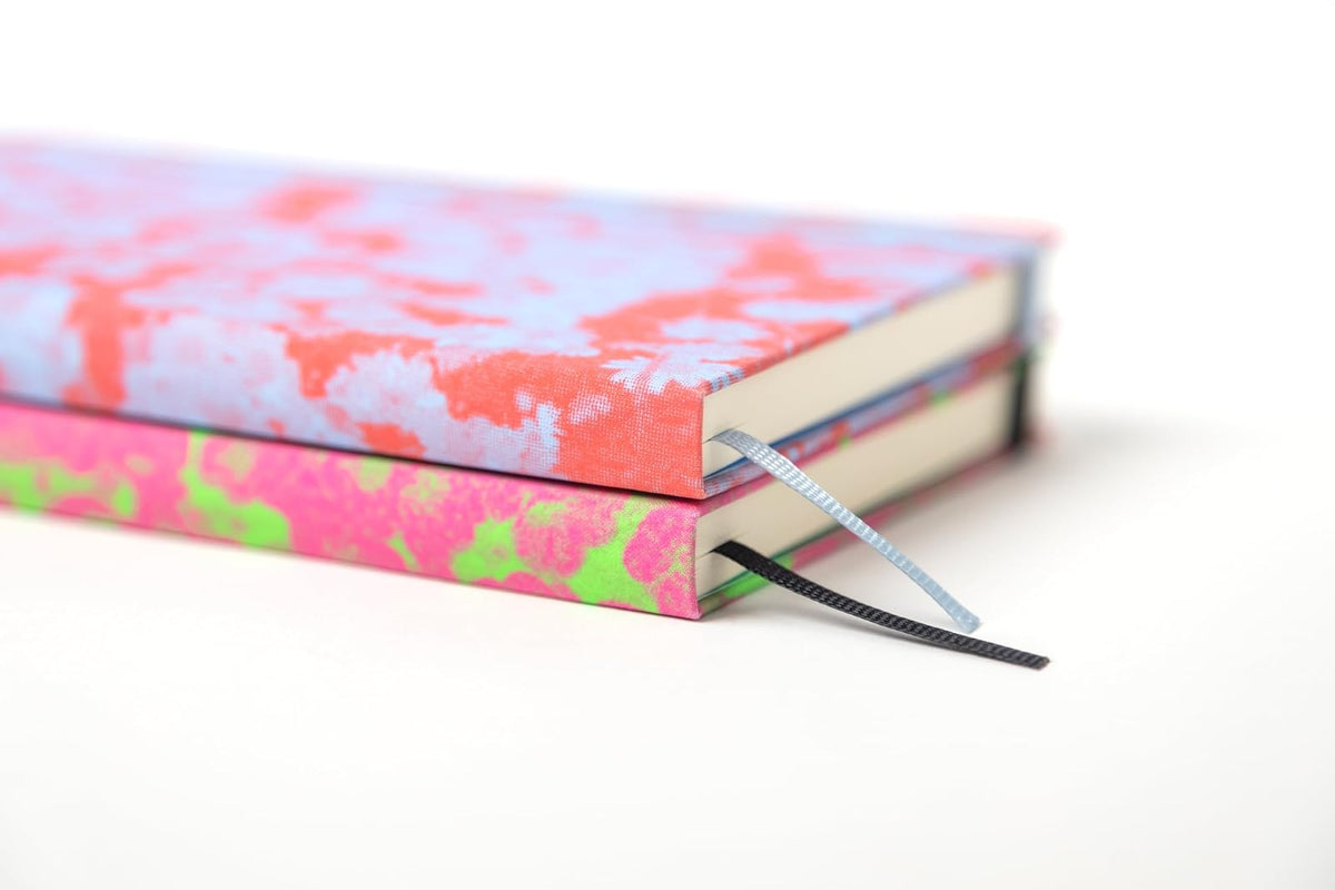 Moleskine - Cuaderno de edición personalizada, tapa dura, rayas, grande (5 x 8.2 pulgadas), lavanda suave/rojo, 240 páginas