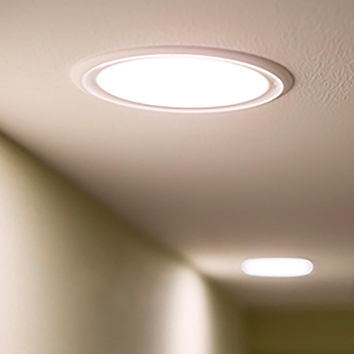 Philips LED Empotrado DL252 Redondo 8 Pulgadas Luz Neutra 18W, Iluminación Potente, Diseño Moderno, Instalación en Techo, Ideal para Espacios Residenciales y Comerciales