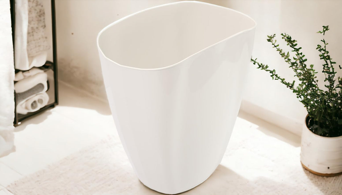Plasvic. Bote Para Basura, De Plástico Resistente. Ideal Para La Cocina, Recamara, Baño, Oficina. Capacidad 12 Litros. Color Blanco. Modelo Diamante.