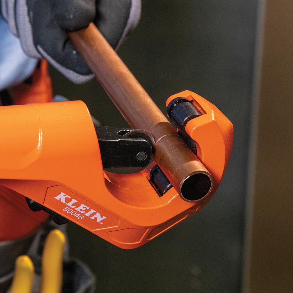 Klein Tools 50046 Cortador de Tubos de Oscilación Constante para Cobre y Aluminio, 1/8 a 1 3/8 Pulgadas D.E. con Herramienta de Desbarbado y Cuchilla de Repuesto
