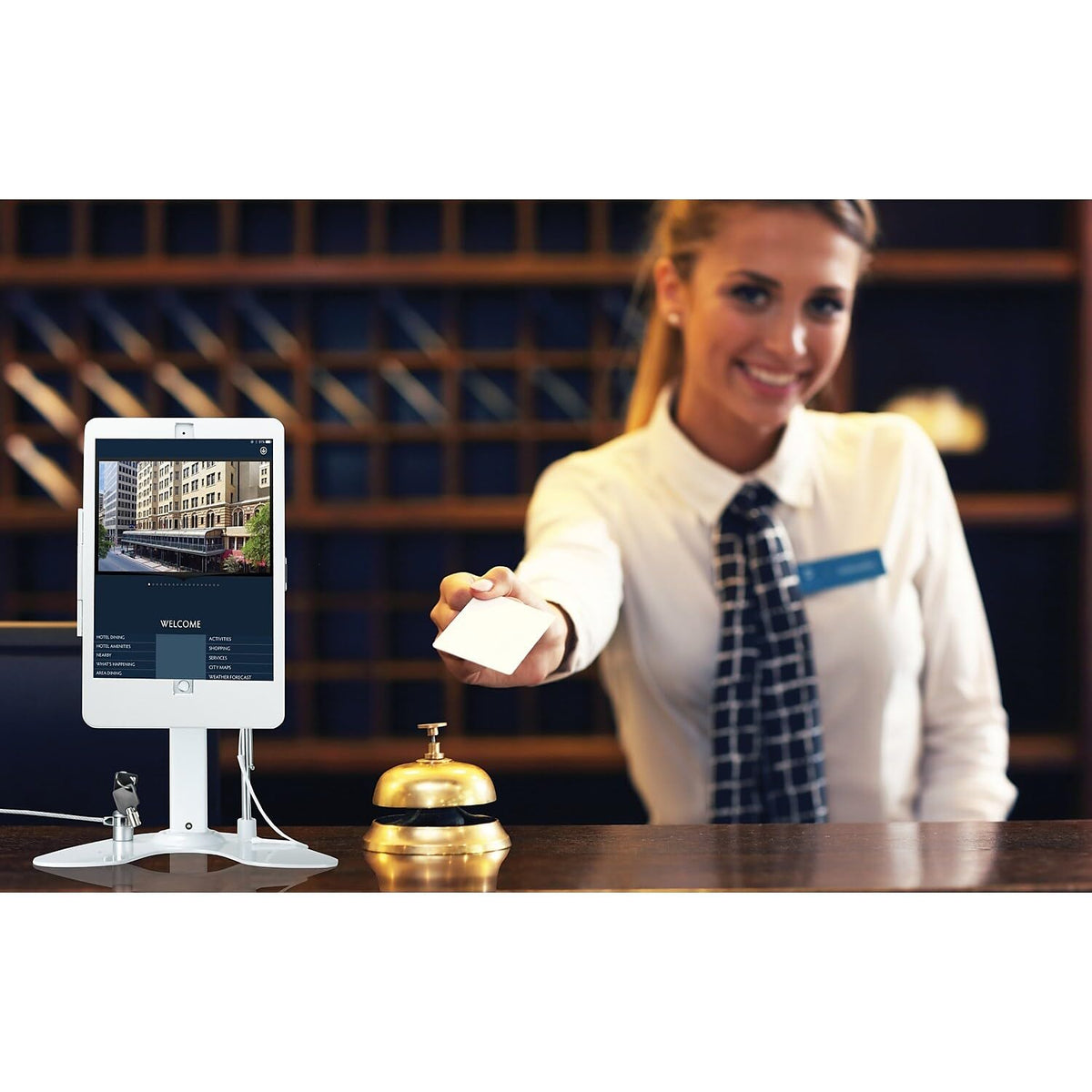 Soporte de quiosco dual - Soporte de seguridad CTA con funda de bloqueo, cable, lápiz óptico y correa - Compatible con conector para auriculares, iPad 7th/8th/9th Gen 10.2", iPad Pro 10.5 (PAD-ASKW10)