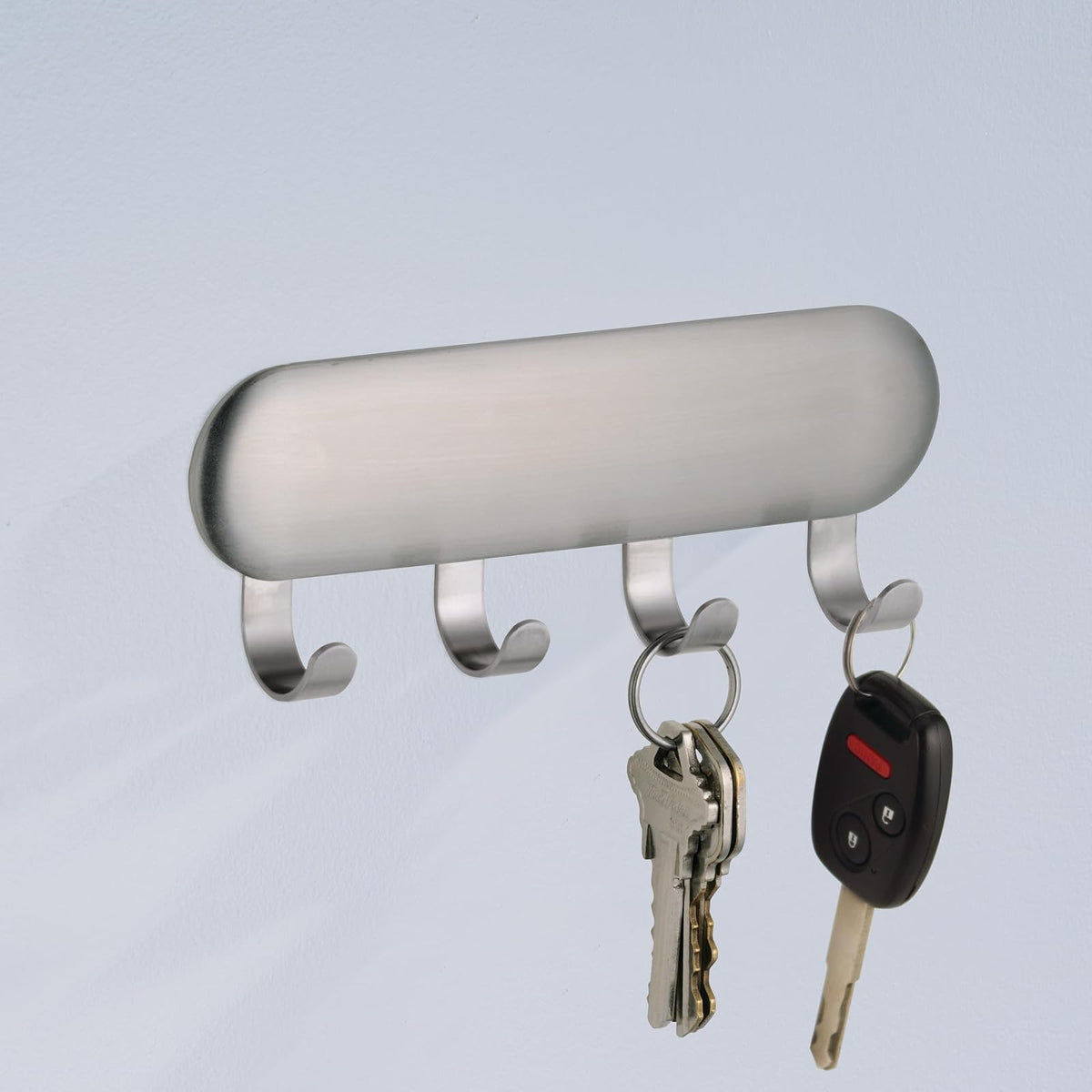 interDesign Forma Organizador de Llaves, con adherente, 4 Ganchos, de Acero Inoxidable
