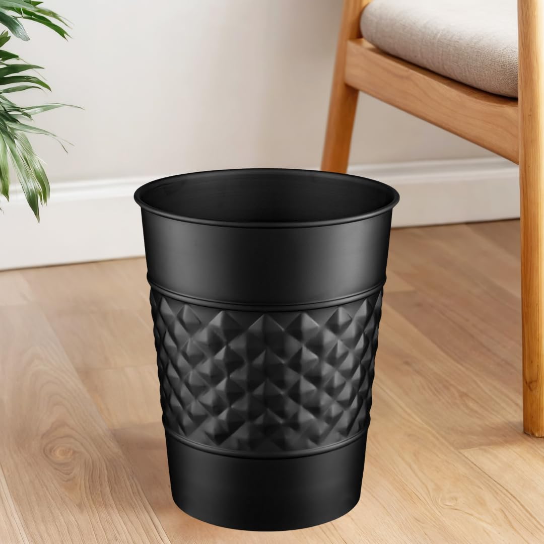 Monarch Abode - cubeta de basura de metal con relieve geométrico hecho a mano para oficina en casa, cesta de basura decorativa, moderno cubeta de basura de baño, duradero y decorativo, cubeta de