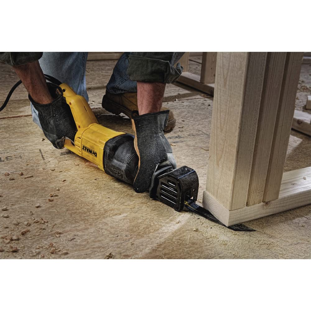 DEWALT Sierra alternativa, 12 amperios, 2.900 RPM, abrazadera de hoja de 4 posiciones, gatillo de velocidad variable, con cable (DWE305), grande