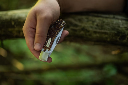 Uncle Henry Next Gen Staglon 5UH Bruin Cuchillo Plegable de 6.5 Pulgadas con Hoja de Punta caída de Acero Inoxidable de 2.8 Pulgadas y Mango de Staglon para Caza, Camping y EDC