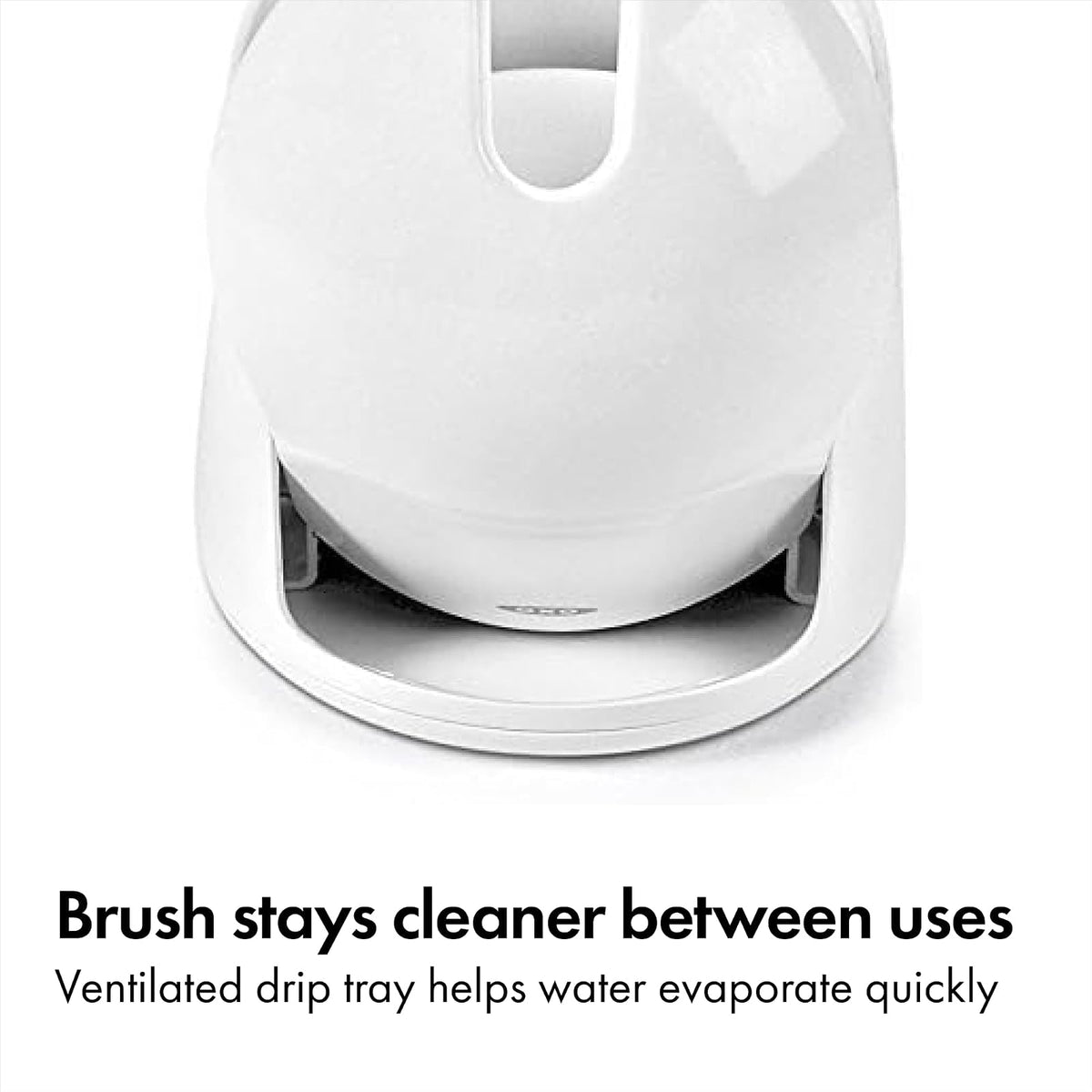 OXO Good Grips Kit de escobilla y escobillero para inodoro, color blanco | Cerdas firmes para una limpieza eficaz, mango antideslizante cómodo, almacenamiento compacto