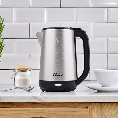 Oster Hervidor Eléctrico de Acero Inoxidable 1200 W con Capacidad de 2 L | Apagado automático, base antideslizante, luz LED, diseño ergonómico y asa que no se calienta,