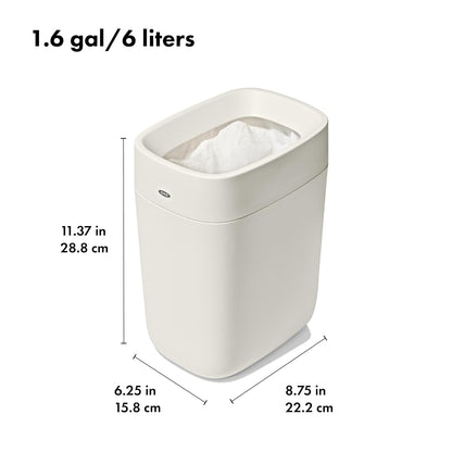 OXO Good Grips - Papelera para baño, color blanco | Cámara de basura compacta para baños, oficina, bolsas de borde ocultas, fácil de limpiar