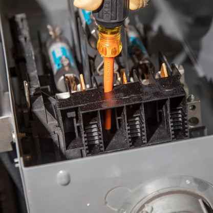 Klein Tools 33736INS - Juego de destornilladores aislados, fabricado en Estados Unidos, destornillador de punta delgada de 1000 V con Phillips, gabinete y puntas cuadradas y un magnetizador, 6 piezas