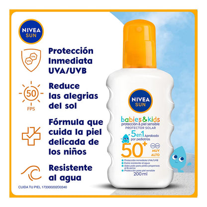NIVEA SUN KIDS Protector Solar Corporal Protect & Sensitive (200 ml), Loción Solar en Spray No Grasosa ni Pegajosa Ideal para la Piel Sensible de los Niños Fps 50+ Resistente al Agua